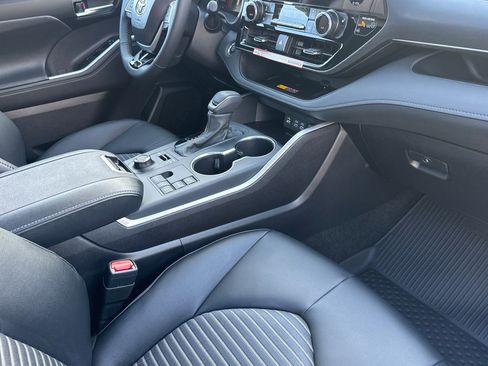 New 2026 Toyota Highlander XLE image 27