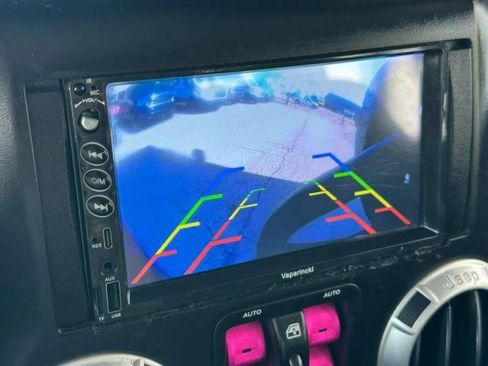Used 2013 Jeep Wrangler Unlimited Rubicon w/ Connectivity Group AWD/4WD image 32