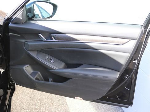 Used 2020 Honda Accord Touring image 17