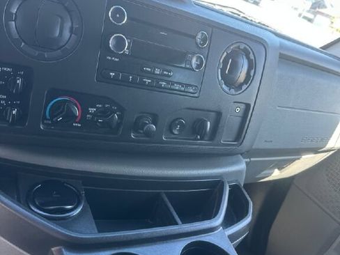Used 2009 Ford E-350 and Econoline 350 XLT RWD image 11