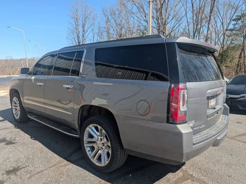 Used 2018 GMC Yukon XL SLT w/ Premium Edition image 2
