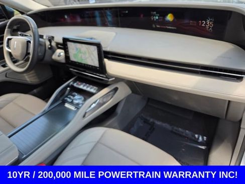Used 2025 Lincoln Nautilus Premier AWD/4WD image 16