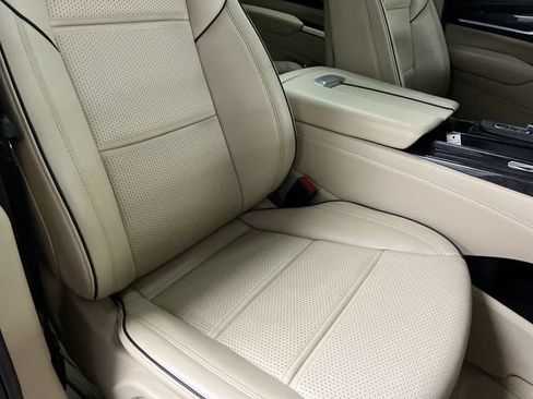 Used 2023 Cadillac Escalade Premium Luxury AWD/4WD image 29