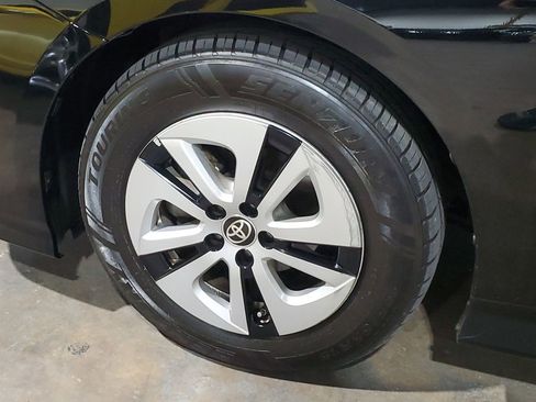 Used 2016 Toyota Prius Three image 40