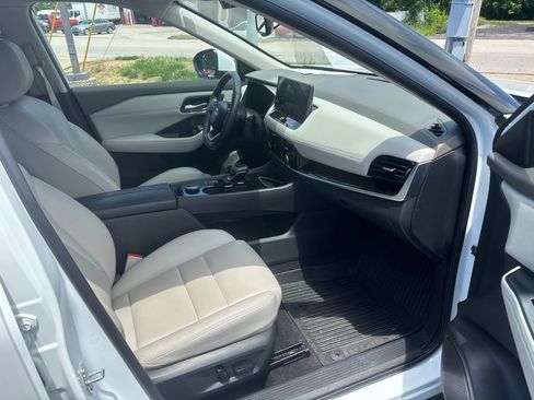 Used 2024 Nissan Rogue SL AWD/4WD image 8