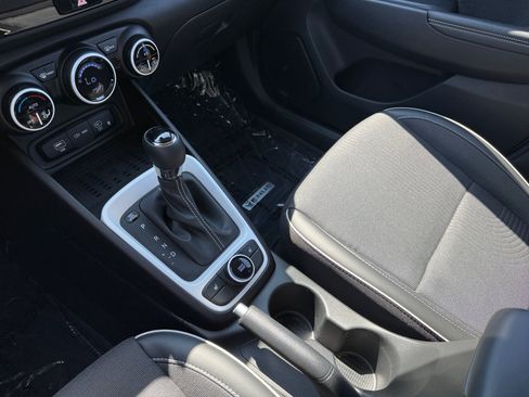 Certified 2025 Hyundai Venue Limited FWD image 13