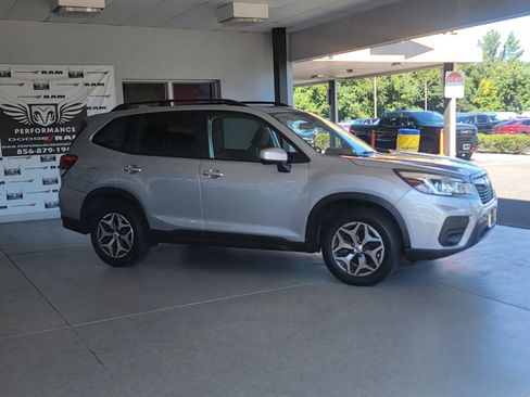 Used 2020 Subaru Forester Premium AWD/4WD image 2