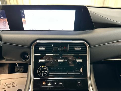 New 2025 Nissan Armada SL w/ Captain's Chari Seat Package image 6