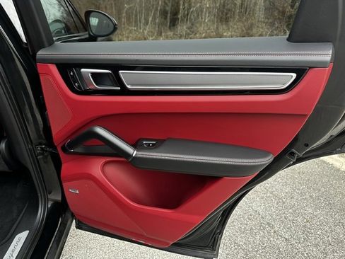 Used 2023 Porsche Cayenne S Platinum image 27