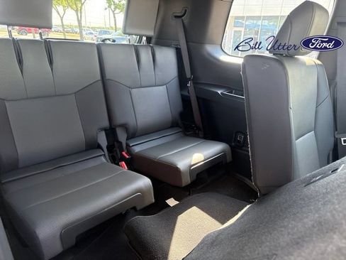 Used 2024 Lexus GX 550 w/ Accessory Package (31) AWD/4WD image 19