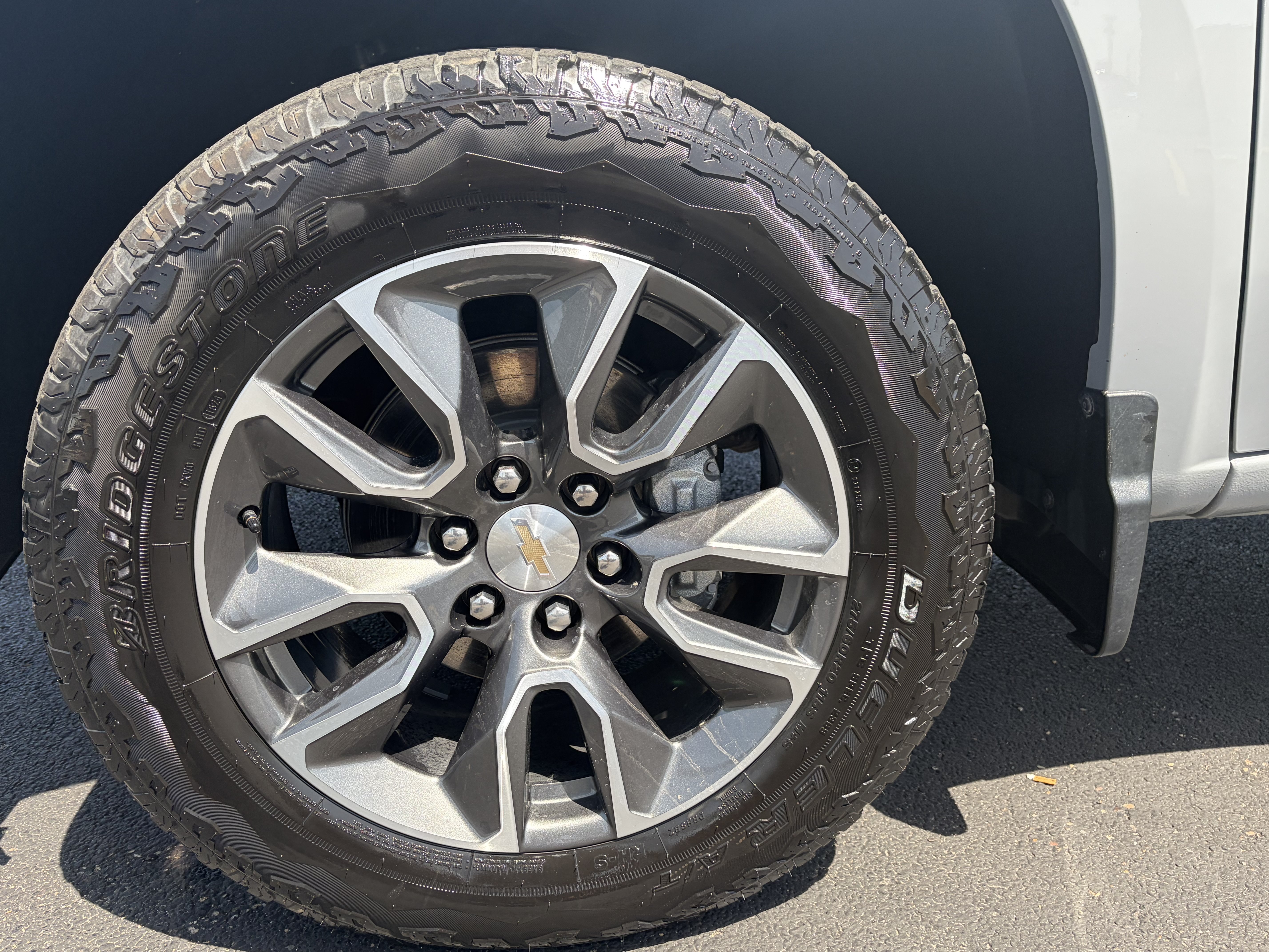 Used 2024 Chevrolet Silverado 1500 LT AWD/4WD image 9