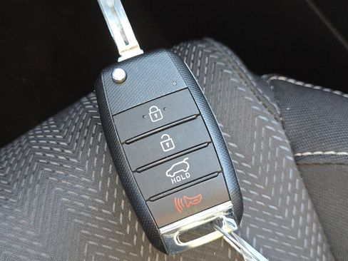 Used 2020 Kia Sportage LX image 28