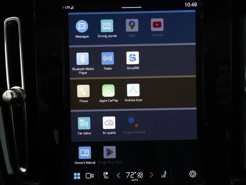 Used 2024 Volvo XC40 B5 Plus w/ Climate Package image 17