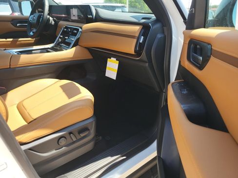 New 2026 Nissan Armada SL AWD/4WD image 11