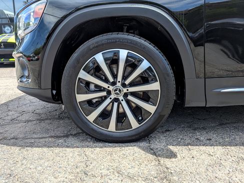 Used 2021 Mercedes-Benz GLB 250 4MATIC w/ Premium Package image 51