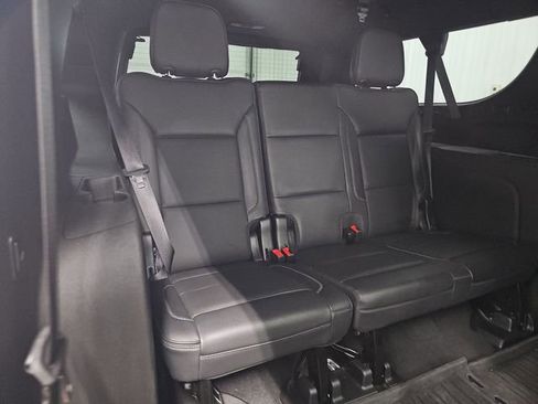 Used 2022 GMC Yukon XL Denali w/ Denali Premium Package AWD/4WD image 35