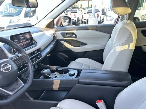 Used 2025 Nissan Rogue SV w/ SV Premium Package image 22