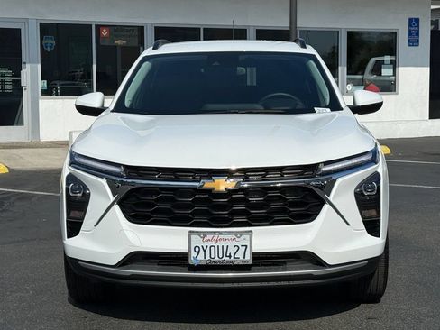 Used 2026 Chevrolet Trax LT w/ Driver Confidence Package FWD image 3