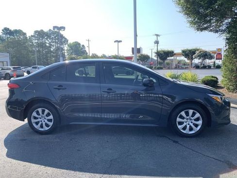 Certified 2025 Toyota Corolla LE FWD image 9