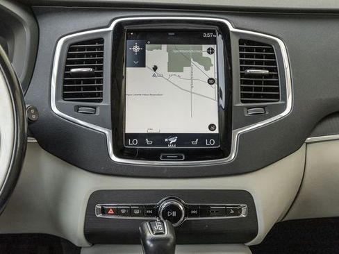 Used 2020 Volvo XC90 T5 Momentum image 8