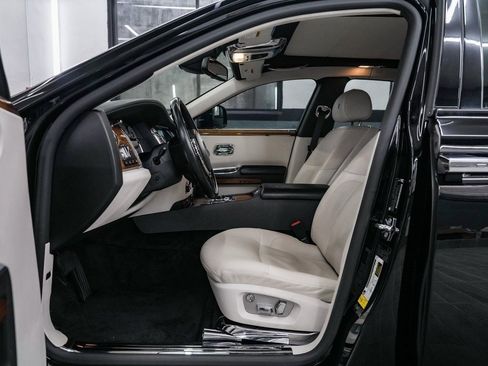Used 2011 Rolls-Royce Ghost image 44