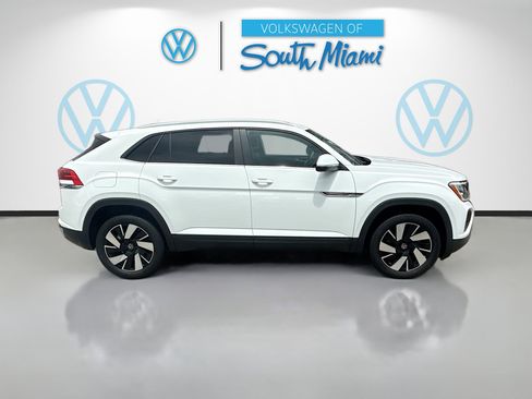 Certified 2024 Volkswagen Atlas Cross Sport SE FWD image 8