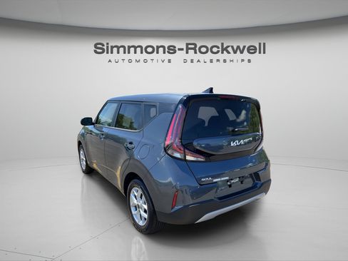 Used 2025 Kia Soul LX w/ LX Technology Package FWD image 3