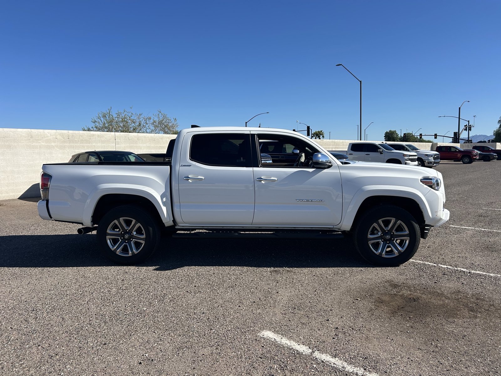 Used 2017 Toyota Tacoma Limited w/ Tow Package AWD/4WD image 6