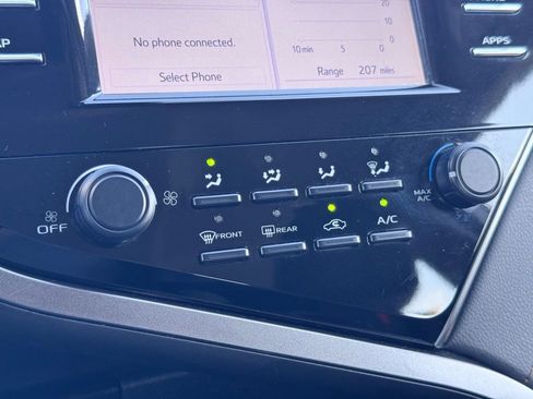 Used 2019 Toyota Camry LE w/ Carpet Mat Package FWD image 11