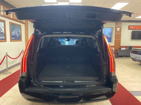 Used 2018 Cadillac Escalade ESV Luxury image 15