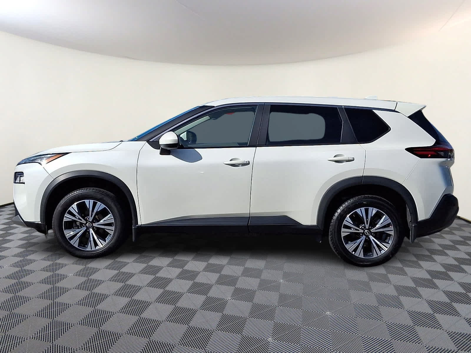 Used 2023 Nissan Rogue SV AWD/4WD image 8