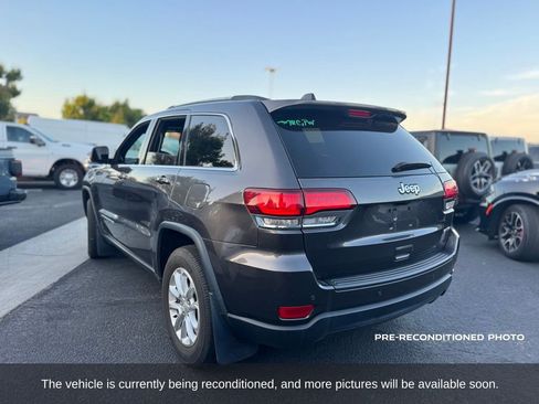 Used 2021 Jeep Grand Cherokee Laredo RWD image 3