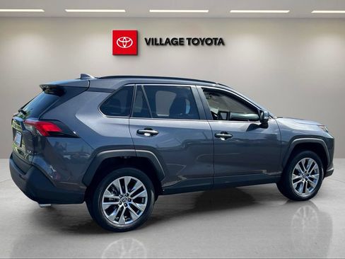 Certified 2022 Toyota RAV4 XLE Premium FWD image 5