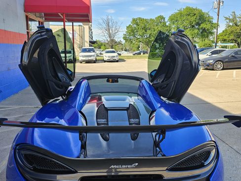 Used 2019 McLaren 570S Spider image 29