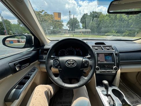 Used 2012 Toyota Camry XLE w/ Leather Pkg FWD image 19