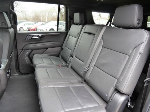 Used 2025 Chevrolet Suburban Z71 AWD/4WD image 30