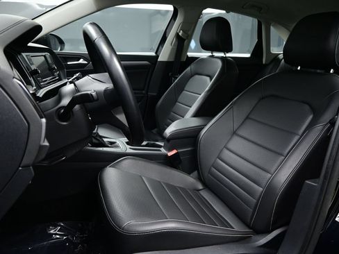 Used 2024 Volkswagen Jetta SE FWD image 9