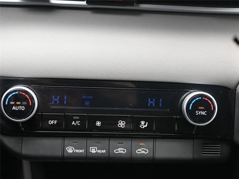 Certified 2025 Hyundai Elantra Sport image 6