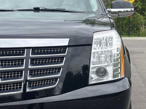 Used 2010 Cadillac Escalade ESV Luxury AWD/4WD image 24