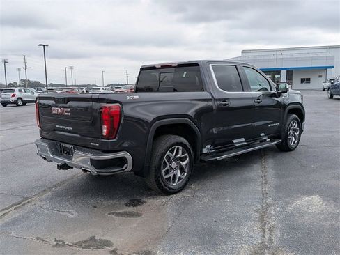 Used 2024 GMC Sierra 1500 SLE w/ Preferred Package image 3