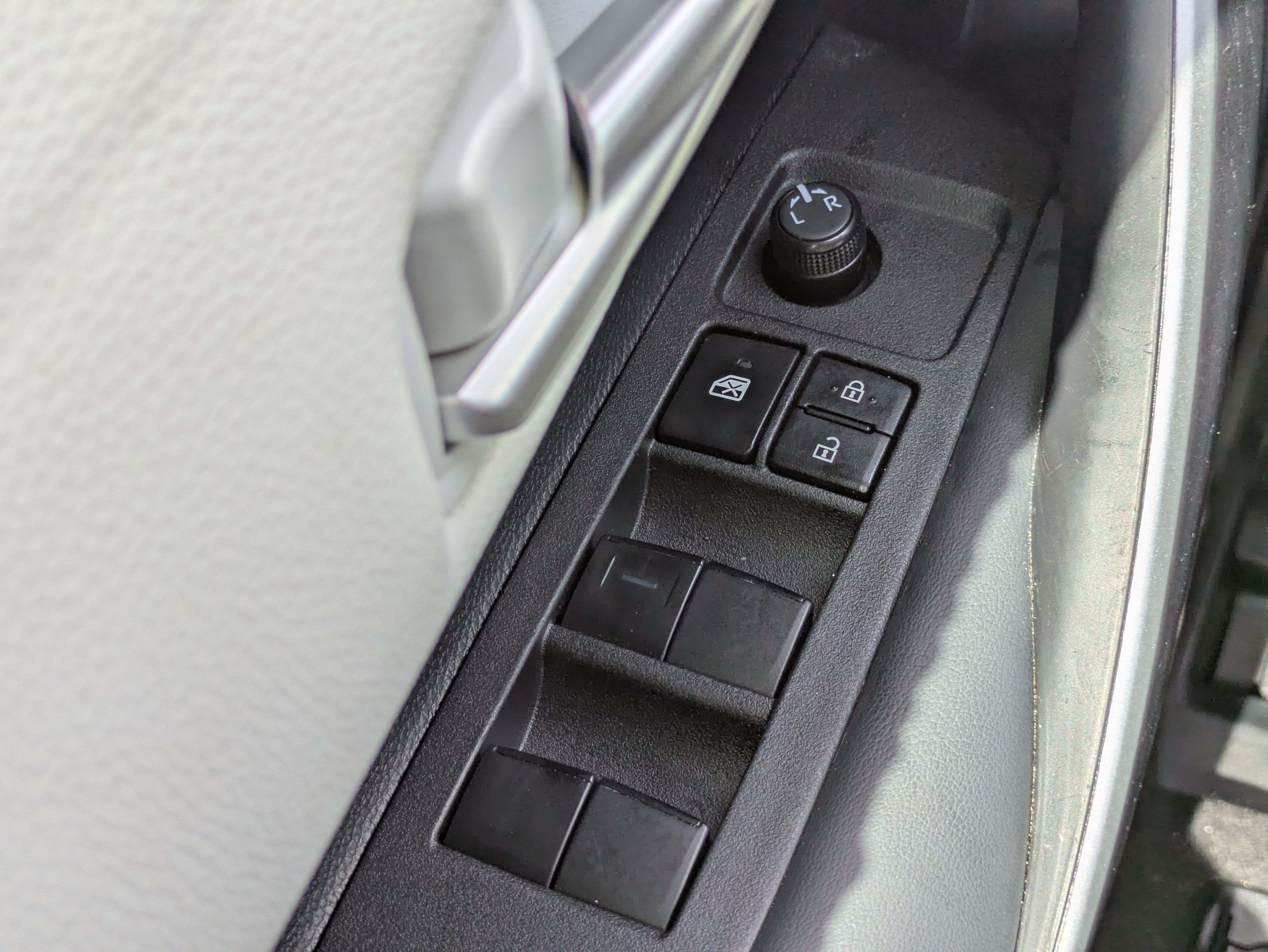 Used 2025 Toyota Corolla SE FWD image 20