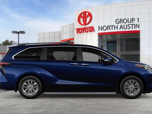 New 2026 Toyota Sienna XLE image 12