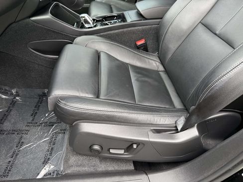 Used 2023 Volvo XC40 B5 Plus w/ Climate Package AWD/4WD image 3