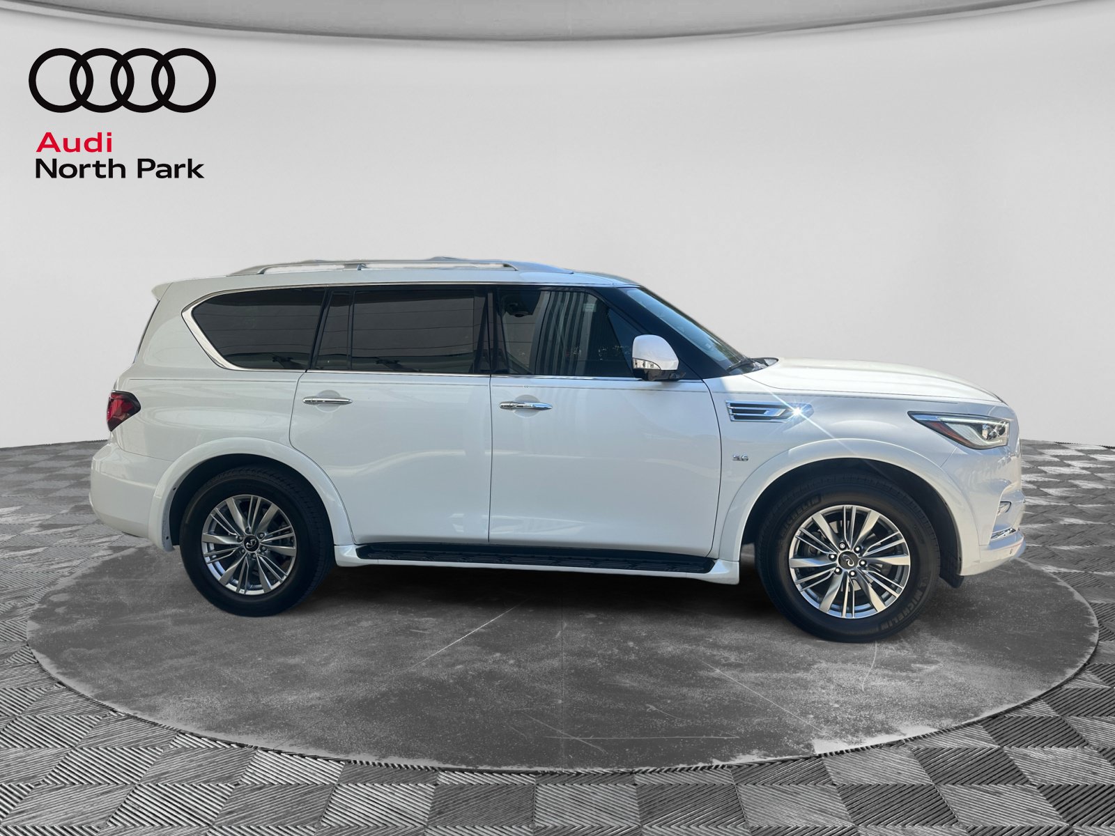 Used 2019 INFINITI QX80 Luxe w/ All-Season Package RWD image 6