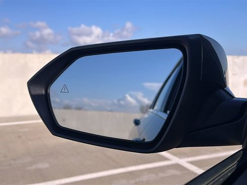 Used 2025 Hyundai Elantra Limited image 19