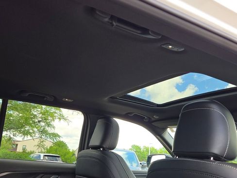 New 2025 Jeep Grand Cherokee Altitude image 12