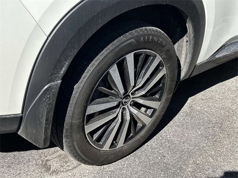 Used 2024 Nissan Pathfinder Platinum w/ Cargo Package image 8