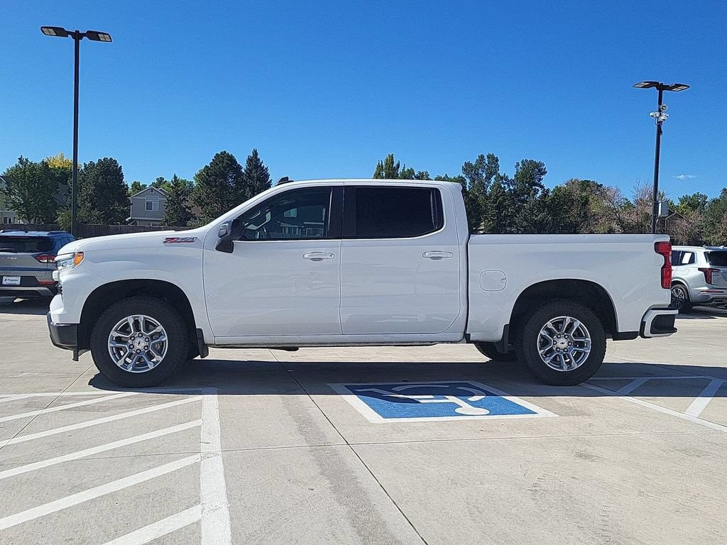 Used 2022 Chevrolet Silverado 1500 RST AWD/4WD image 5