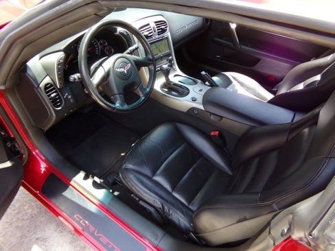 Used 2005 Chevrolet Corvette Coupe w/ Preferred Equipment Group RWD image 22