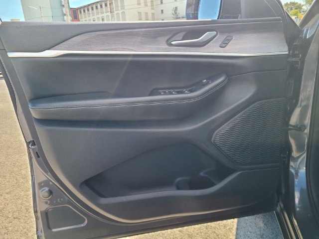 Used 2023 Jeep Grand Cherokee Limited AWD/4WD image 18